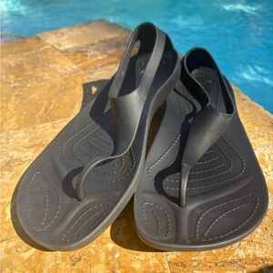 CROCS Black Sole Sandals Women's Serena Sexi Flip T-Strap Thong Sandals Black
